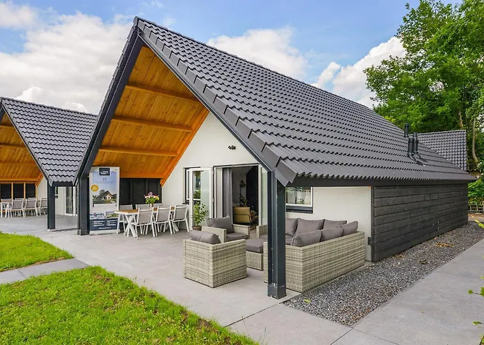 Awesome Home In Kerkdriel With Kitchen